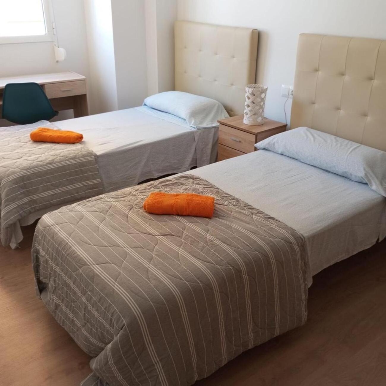 Carbo Home Y Garaje , Algemesi Home المظهر الخارجي الصورة